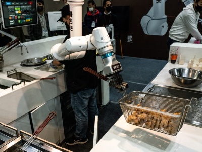 Roboty przejęły koreańskie restauracje. Co będzie z ludźmi?