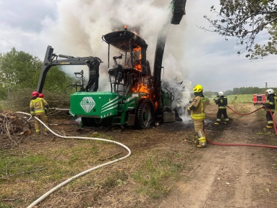 Pożar rębaka w miejscowości Niedźwiedź. Strażacy z OSP Barczewo interweniowali po raz setny w tym roku