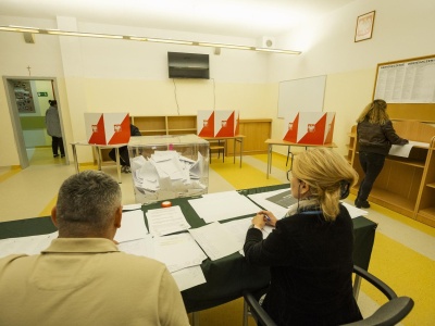 Ile zarabia się w komisji wyborczej?