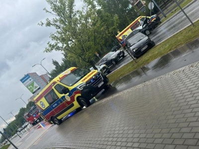 Podmienione tablice i kolizja. 36-latek na ul. Pstrowskiego w Olsztynie uczył, jak narobić sobie przypału
