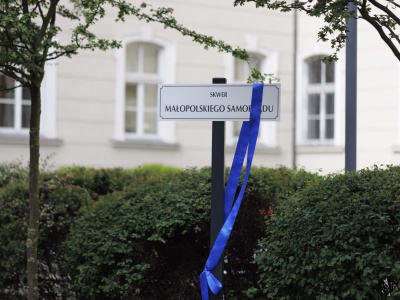 Skwer Małopolskiego Samorządu odsłonięty w Krakowie ( ZDJĘCIA)