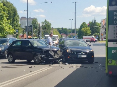 Chwila nieuwagi i „bum”. 49-latek ze skody myślał, że zdąży...