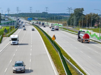 Donald Tusk przejechał się polską autostradą: „Modlę się, czy nie złamię kręgosłupa”