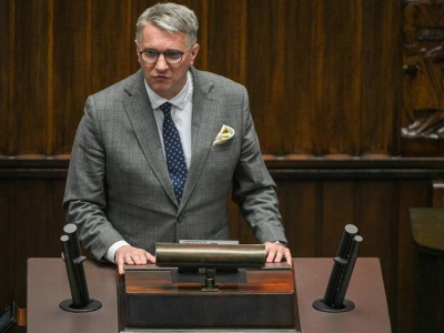 Wipler zaprosił Nawrockiego na scenę. 