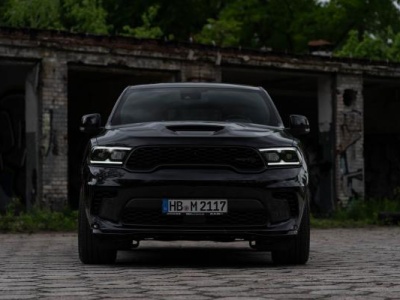 Dodge Durango Hellcat jest jak nawiedzony „living room” na kołach. Najpierw cieszy komfortem, potem wywołuje demoniczny śmiech