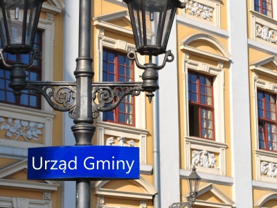 Święto samorządu, a premie w portfelu. Ale nie u wszystkich