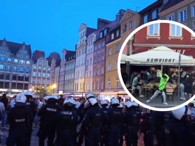 Burda zagranicznych kibiców w centrum miasta. Rzucali krzesłami i odpalali race.
