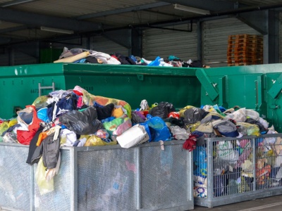 I po co ta segregacja? Większość odpadów tekstylnych trafia do spalarni