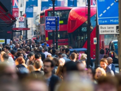Poles in Britain break earnings records – Here’s what changed