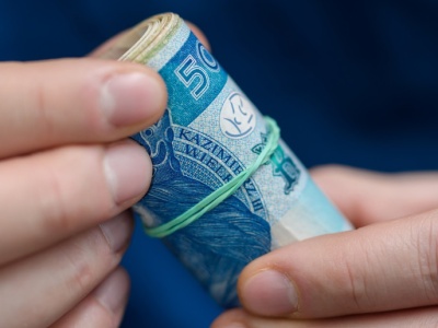 347 zł co miesiąc na dziecko. 31 sierpnia kończy się termin składania wniosków