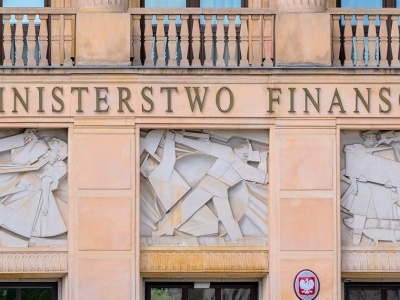 Resort finansów nie planuje podatków od nadmiarowych zysków. Banki są bezpieczne