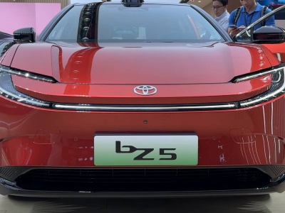 Odpowiedź na chińską dominację – Toyota bZ5. Luksus i niska cena