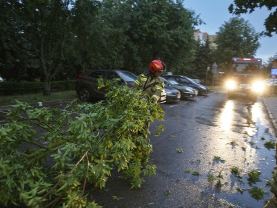 Burze, grad, a nawet trąby powietrzne. IMGW wydało ostrzeżenia