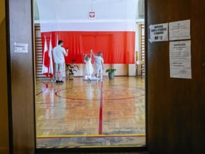 Kosmicznie wysoka frekwencja na godz. 12:00 – 24,83 proc.! Możliwe, że idziemy na rekord