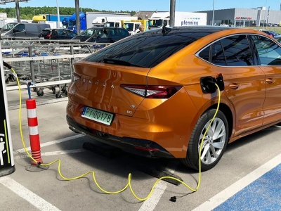 Samochody elektryczne nie mają sensu w Polsce? Wyniki badań mówią wprost