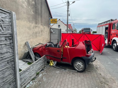 Kierowca seicento uderzył w płot!