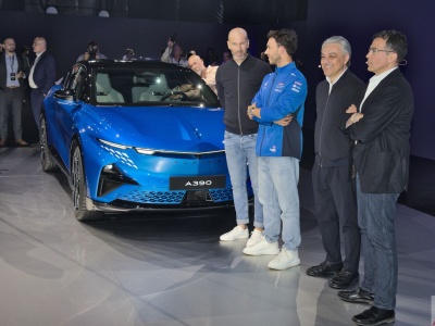 Zinedine Zidane, Pierre Gasly, Luca de Meo i Philippe Krief odsłonili Alpine A390 – relacja własna z Dieppe
