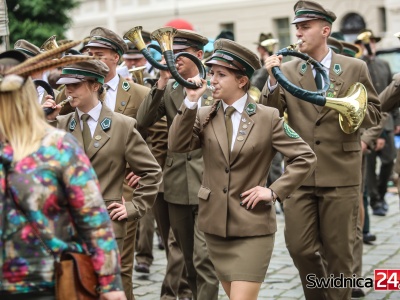 Walczyli o Kryształowy Róg. Uczestnicy konkursu zaprezentowali się na świdnickim Rynku [FOTO/VIDEO]