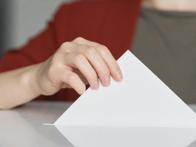 Sondaż przy lokalach wyborczych wskazuje na wygraną Trzaskowskiego z 50,3% głosów