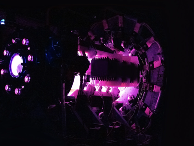 Tak jeszcze tego nikt nie robił. Naukowcy generują miony za pomocą laserów