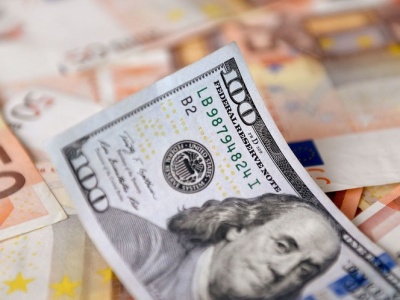 Dolar w głębokiej defensywie. To nie koniec kłopotów amerykańskiej waluty