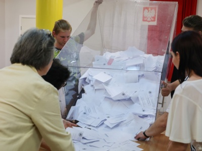 Zagraniczne media o wyborach w Polsce: rywalizacja „na żyletki”