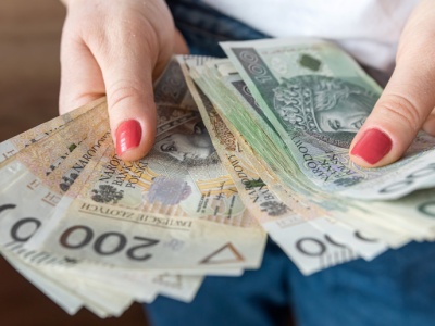 Te wypłaty ruszają od 2 czerwca. 3382 zł miesięcznie, niezależnie od dochodu