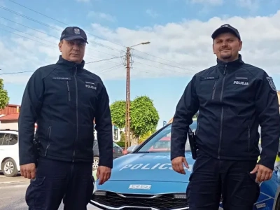 Nocna akcja na jeziorze Gawlik. Policjanci uratowali dwóch topiących się mężczyzn