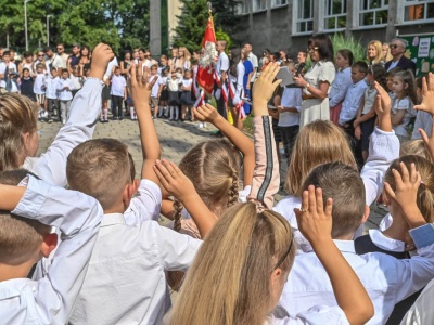 Ten kraj zmienia prawo. 14-latkowie pójdą do pracy. Dostaną pensje jak dorośli