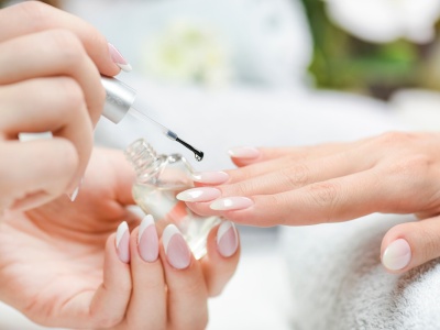 Kobiecy biznes na własnych zasadach. Dlaczego stylizacja paznokci to więcej niż moda?