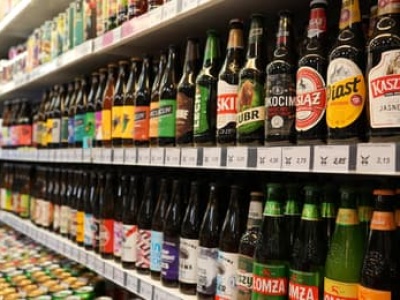185 mld zł. Tyle straciliśmy w 2023 roku z racji nadmiernego spożywania alkoholu