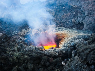 Etna się przebudziła i wyrzuciła mnóstwo pyłu. Sięgnął na wysokość 6 kilometrów