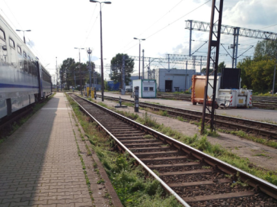 10-latek zaginął podczas zakupów – odnaleziony na bocznicy kolejowej