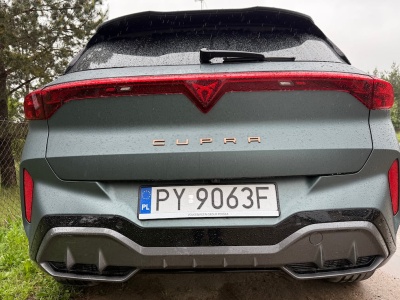 Nowiutki SUV Cupry tańszy niż hybrydowe chińczyki. Ma ogromny bagażnik i pali 5,5 litra