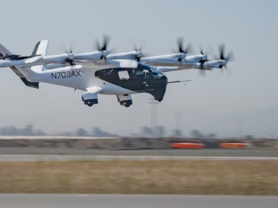 Archer przeprowadził próbny lot eVTOL-a z pilotem na pokładzie [YouTube]. Tym razem działał jako eCTOL