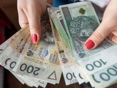 Wypłacają nawet 4 tys. zł miesięcznie. Dochód nie ma znaczenia. Potrzebna jest decyzja i wniosek