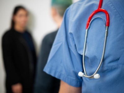 Obowiązkowe szkolenia dla pracowników ochrony zdrowia – nowa propozycja zmian w systemie