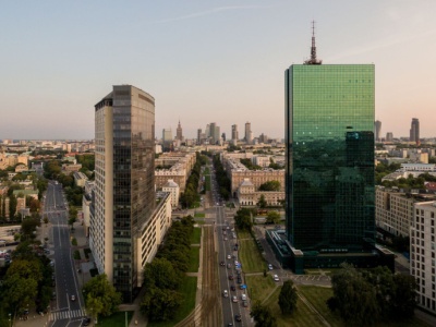 Słynny wieżowiec Intraco w Warszawie idzie do rozbiórki. Budzi emocje, bo to ikona
