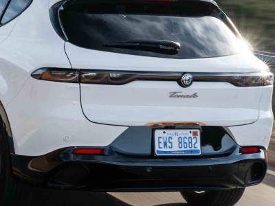 Nowe auto zaczęło rdzewieć po roku. Właściciel robi sceny, dealer wzrusza ramionami