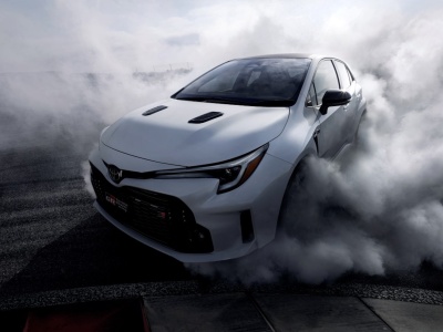100 KM z każdego cylindra to za mało. Dajcie więcej – Toyota Corolla wytrzyma