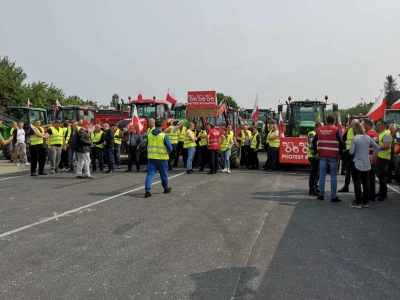 Rolnicy ostro na proteście w Koszalinie: „Chcemy mieć godne wynagrodzenie za naszą pracę, a nie dziadować!”