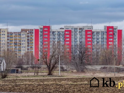 „Lepiej spać w przyczepie” – mieszkańcy mają dość życia w blokach z PRL-u