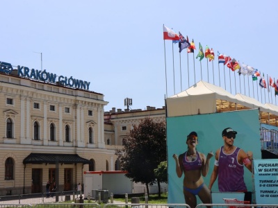 Sportowe emocje przed Galerią Krakowską. Wstęp dla kibiców jest bezpłatny [ZDJĘCIA]