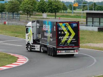 Cofał z naczepą przez 6 godzin i 22 minuty – Rekord Guinnessa na 124 kilometrach