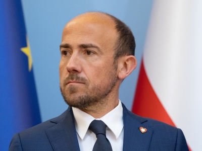 Budka uszczypliwie odpowiada na pouczenia Hołowni