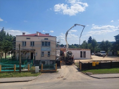 Moszczenica: Pacjenci będą mogli korzystać z rozbudowanego ośrodka zdrowia najpóźniej w lipcu