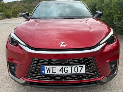 Wyglądają na drogie, jeżdżą za grosze. Tysiące Polaków przesiada się do nowych Lexusów
