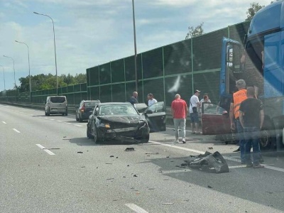 Kolizja na autostradzie A1. Korek w kierunku Łodzi