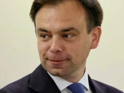 Minister Domański chce podwyżki płacy minimalnej w 2026 roku o... 4,70 zł. Spór w rządzie