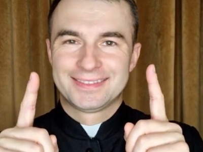 Masz 5 lub 6 na świadectwie z religii? Ksiądz oferuje 1000 zł nagrody. 